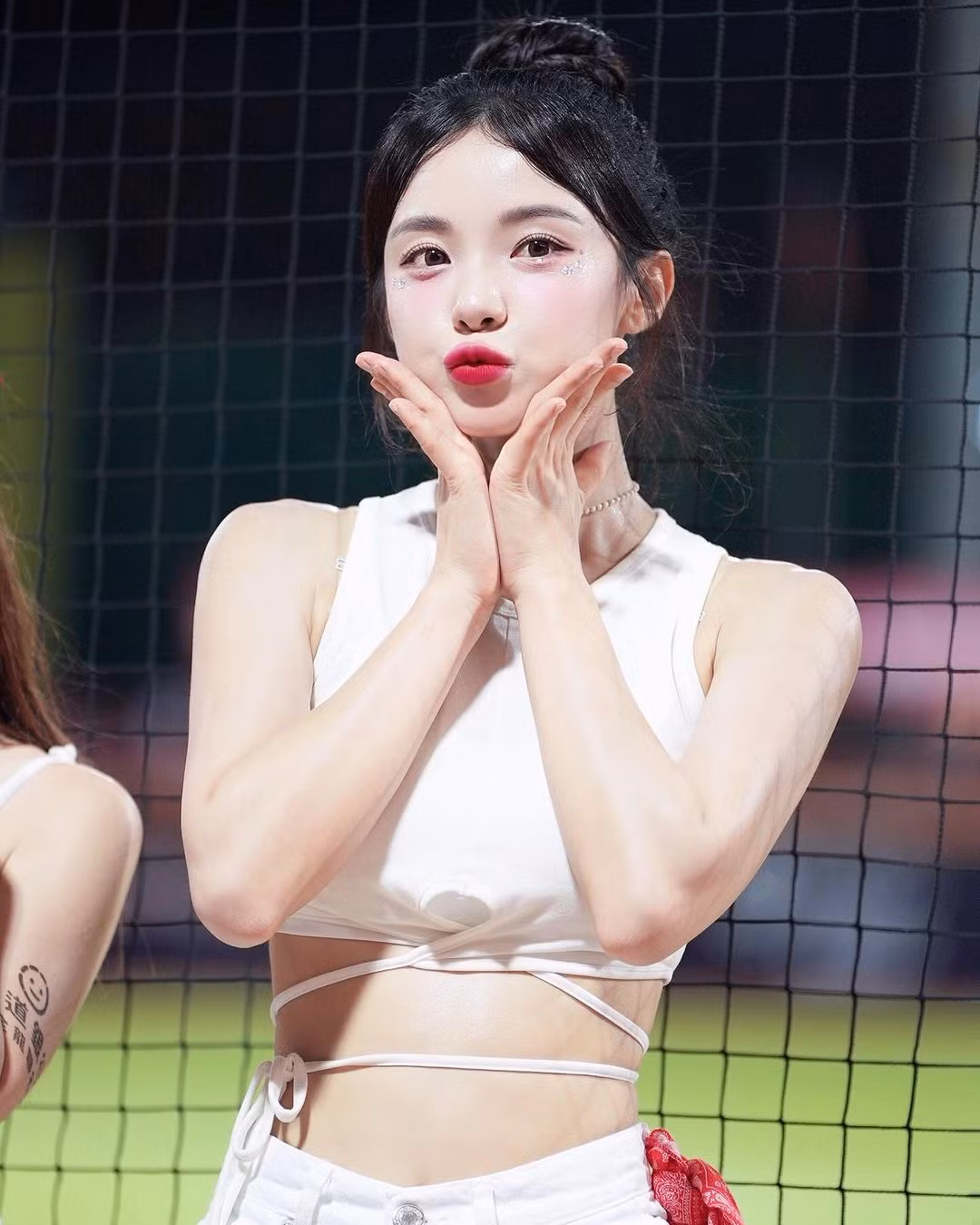 Hot girl người Hàn Quốc có vòng eo săn chắc nhờ tập múa bụng từ nhỏ.