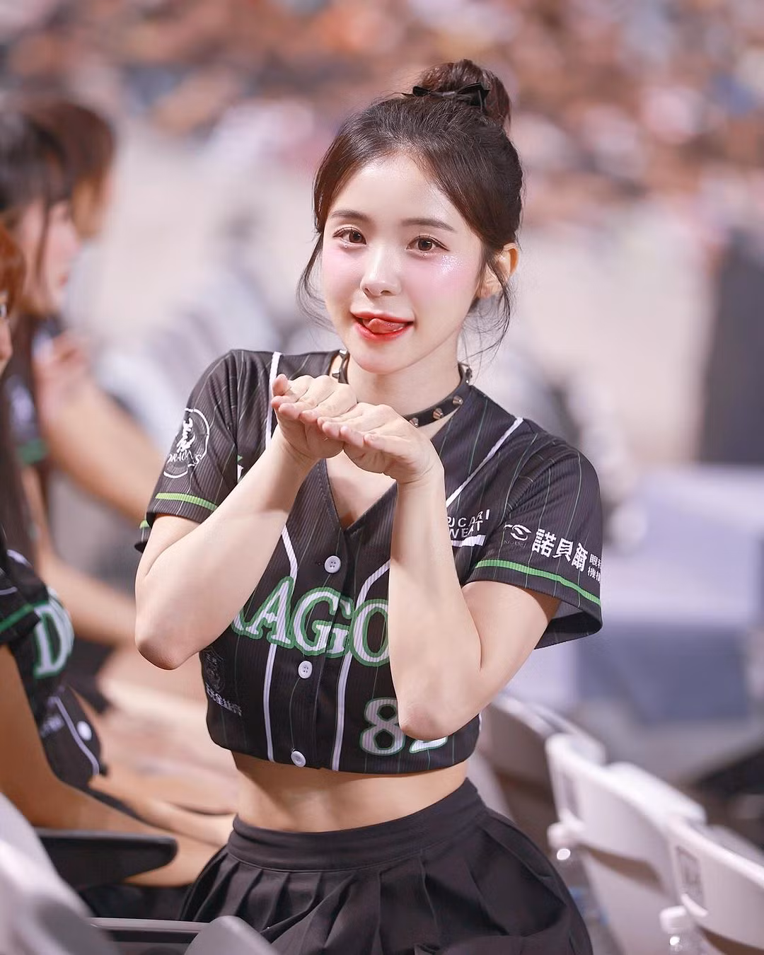 Người đẹp sinh năm 1998 có lượng fan đông đảo nhờ ngoại hình xinh đẹp như búp bê.