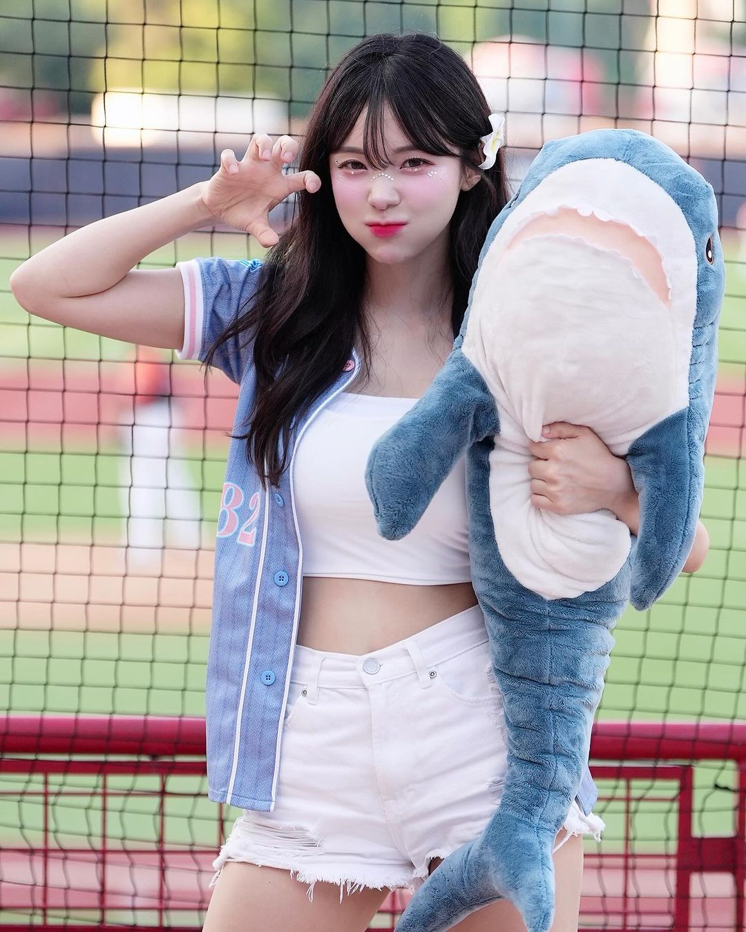 Ngoài là một hoat náo viên, cô nàng còn là người mẫu quảng cáo và phát thanh viên. (Ảnh: IGNV)