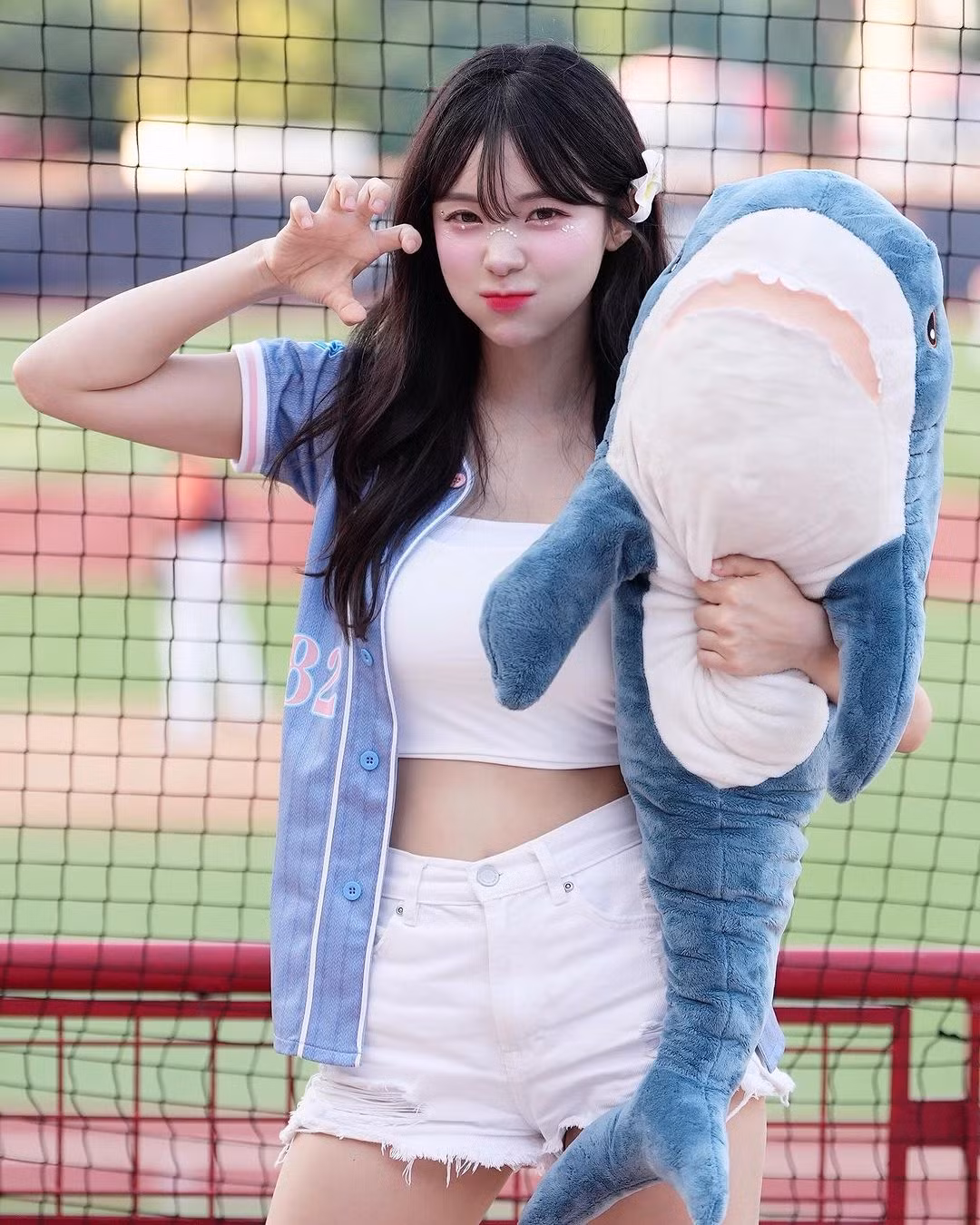 Ngoài là một hoat náo viên, cô nàng còn là người mẫu quảng cáo và phát thanh viên. (Ảnh: IGNV)