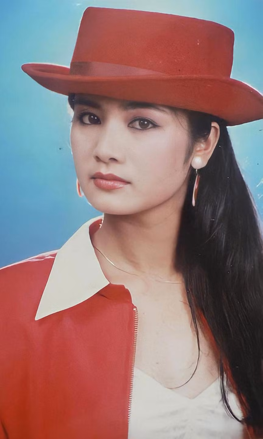 Với nhan sắc trời phú, Thu Hà nhanh chóng lọt vào "mắt xanh" của các đạo diễn và tổ chức sản xuất. Tên tuổi Thu Hà bắt đầu phủ sóng các bộ phim trên màn ảnh.