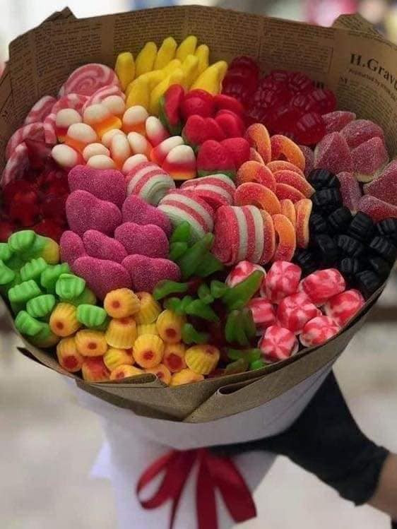 Bó hoa làm từ kẹo dẻo cho những cô nàng ưa ngọt ngào.