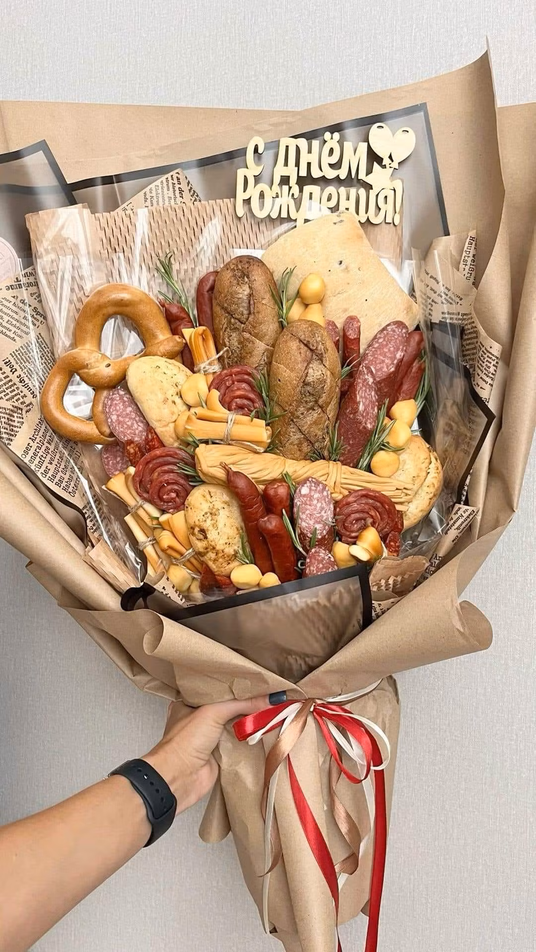 Bó hoa cho những cô nàng là tín đồ ăn uống.