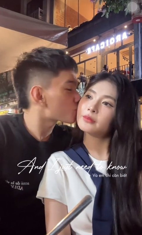 Cách đó ít lâu, cặp đôi này từng thông báo chia tay. Thậm chí anh chàng tuyển thủ còn viết công khai: "Bọn mình kết thúc rồi. Cảm ơn tất cả mọi người trong thời gian qua…"; "Bọn mình chia tay không vội vàng, đủ lắm rồi. Mọi chuyện không cứu vãn được nữa". (Ảnh: FBNV)