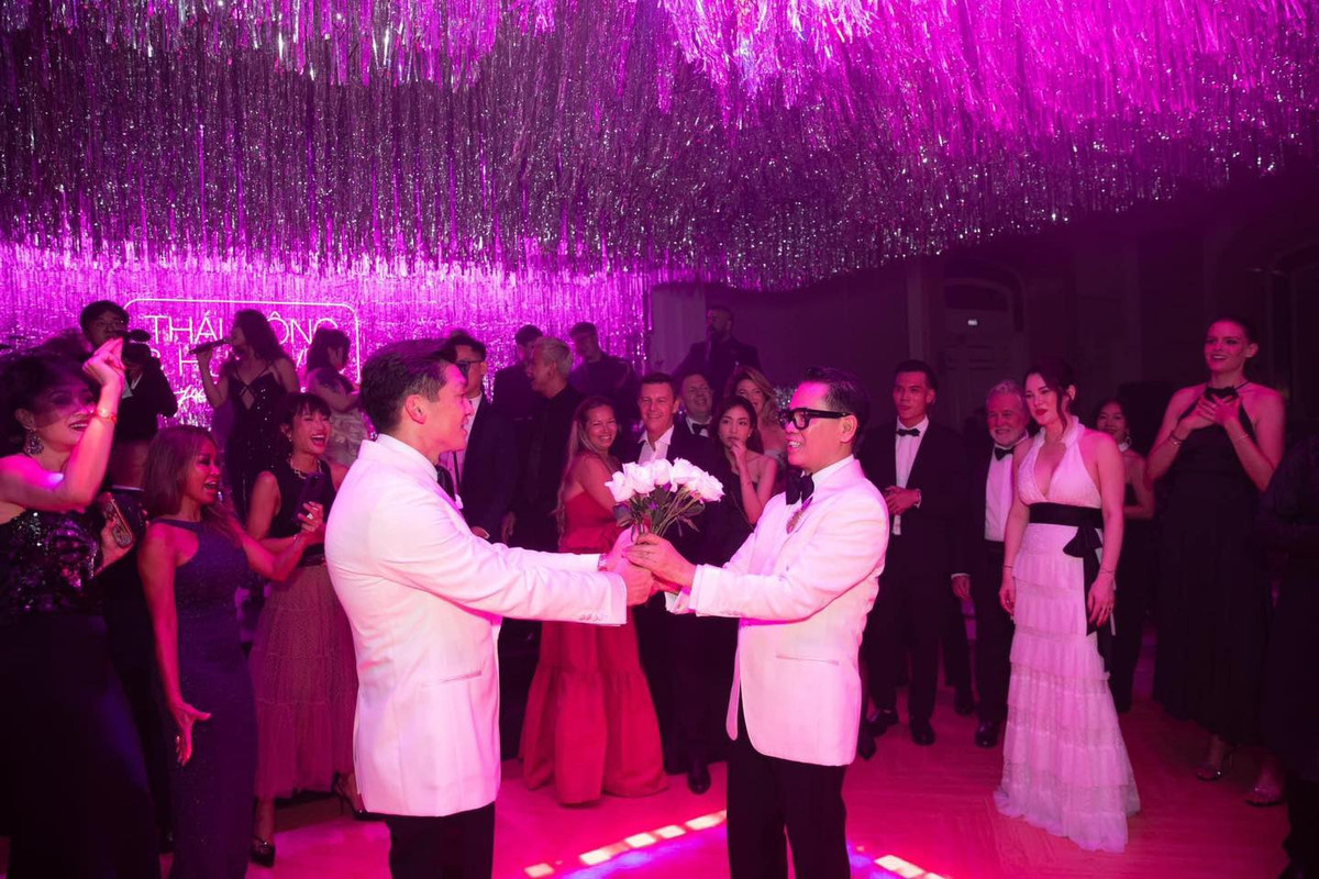 Nhà thiết kế bày tỏ sự trân trọng đối với những người đã có mặt chung vui tại bữa tiêc: "Buổi tiệc cưới không thể vui hơn – thật tưng bừng và lộng lẫy. Chúng tôi chân thành cảm ơn tất cả các những người bạn thân thiết, những khách hàng quý mến, gia đình Huy Yves và gia đình Thái Công từ Đức bay về, cũng như đồng nghiệp và nhân viên đã cùng tạo nên những khoảnh khắc đáng nhớ và tuyệt vời này."