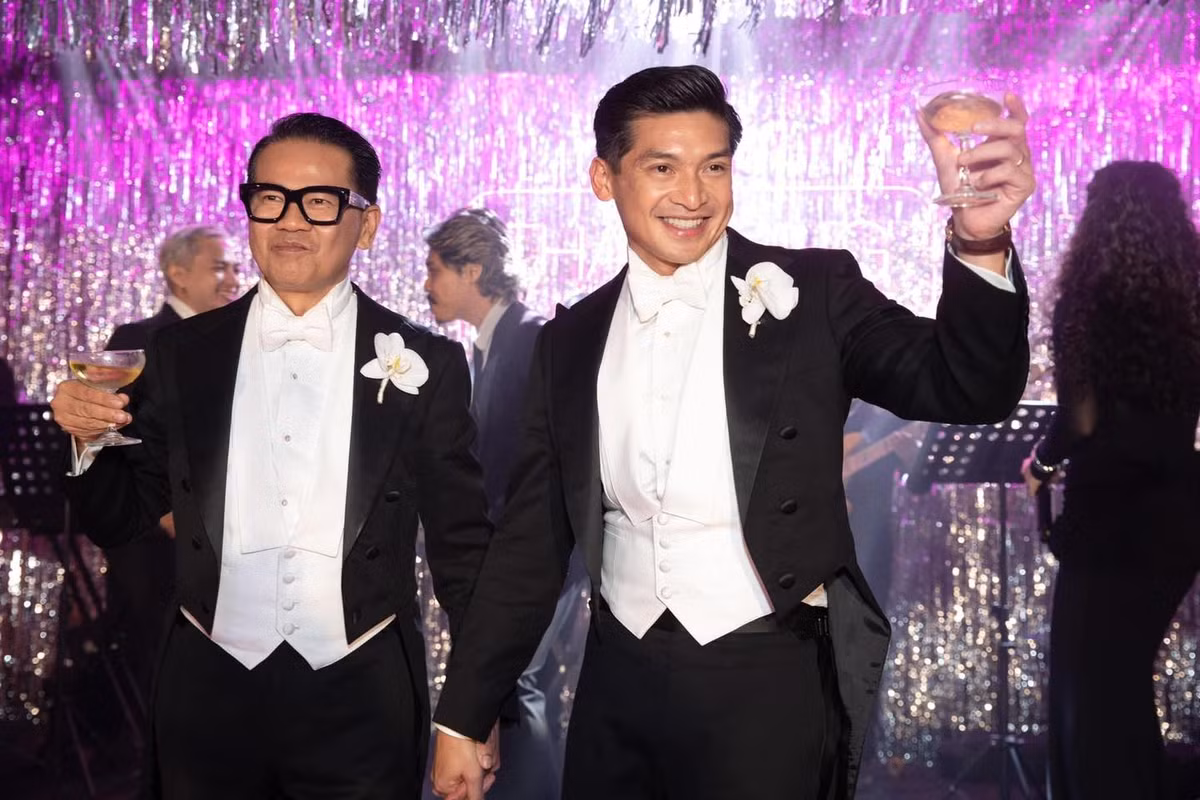 Tối 26/10, đám cưới của NTK Thái Công và CEO Yves Huy Phan được tổ chức riêng tư tại một nhà hàng sang trọng ở TP.HCM. Những hình ảnh của buổi tiệc được Thái Công chia sẻ công khai trên trang cá nhân.