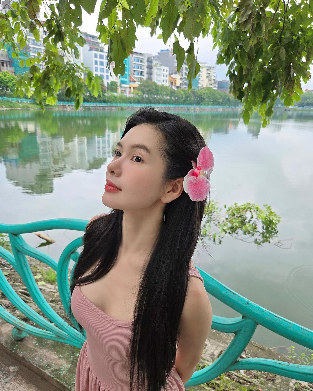 Nhiều người dành lời khen ngợi đến nhan sắc của cô nàng.