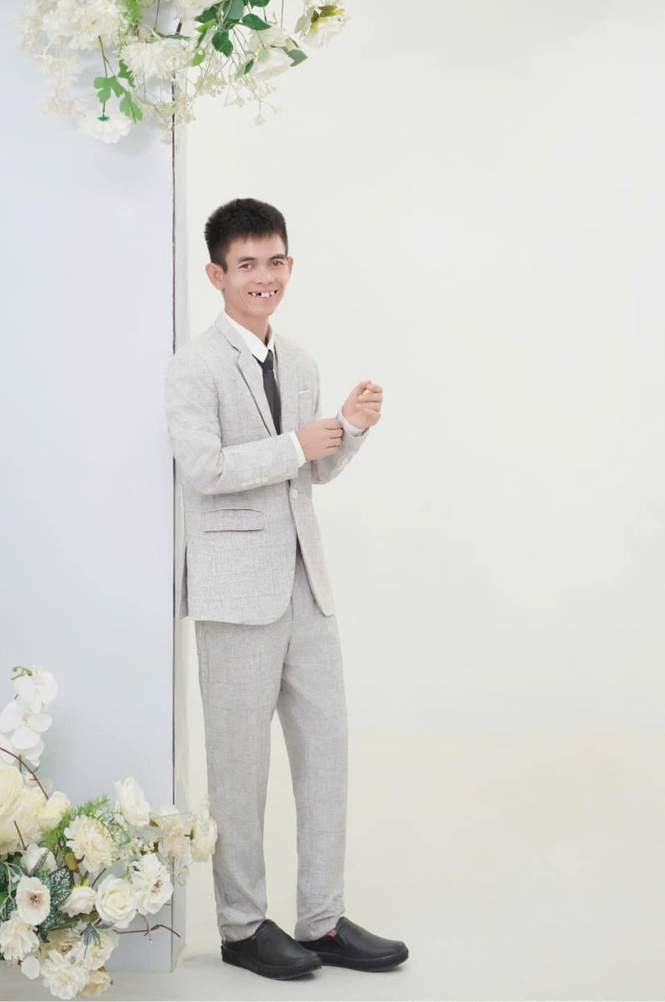 Sau 2 năm, mới đây ngày 23/10 đám cưới của Y Tiết đã được tổ chức tại một nhà hàng ở Vân Canh (Bình Định). Sô Y Tiết đã đăng tải loạt ảnh cưới lên trang cá nhân kèm những dòng chia sẻ: "Gần 5 năm rồi giờ vợ chồng mình mới kể thêm. Cảm ơn vợ iu đã cùng anh gây dựng tổ ấm nhỏ. Cảm ơn aanh chị em gần xa đã đến chung vui thành hôn của gia đình mình nhen. Có gì sai sót mong mọi người thông cảm bỏ qua".