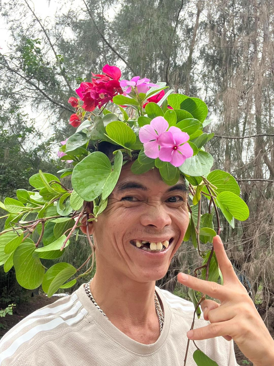 Năm đó, câu chuyện về anh chăn bò mồ côi có bài hát đếm số “gây bão" nổi tiếng khắp thế giới. Thậm chí loạt sao quốc tế đình đám như Snoop Dogg, Chris Brown, Rihanna, Cardi B,...cũng phải "phát cuồng" vì đoạn video đếm số ngẫu hứng của chàng trai chăn bò Việt Nam.