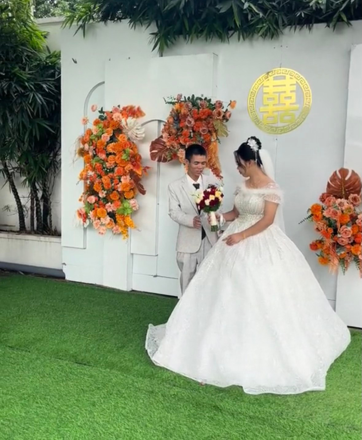 Mặc dù có thu nhập tốt là vậy, ước mơ của chàng trai chăn bò chỉ giản đơn là cưới vợ, xây nhà, có một cuộc sống bình dị.