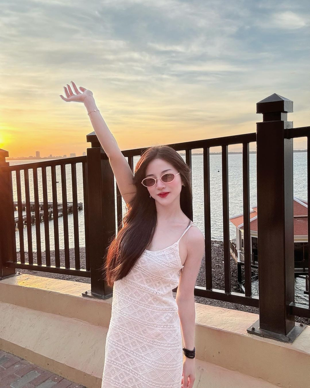 Vân Choè (SN 1997), là một cô gái xinh xắn và khá nổi tiếng trên TikTok với hơn 1,5 triệu người theo dõi và 27,4 triệu lượt thả tim.