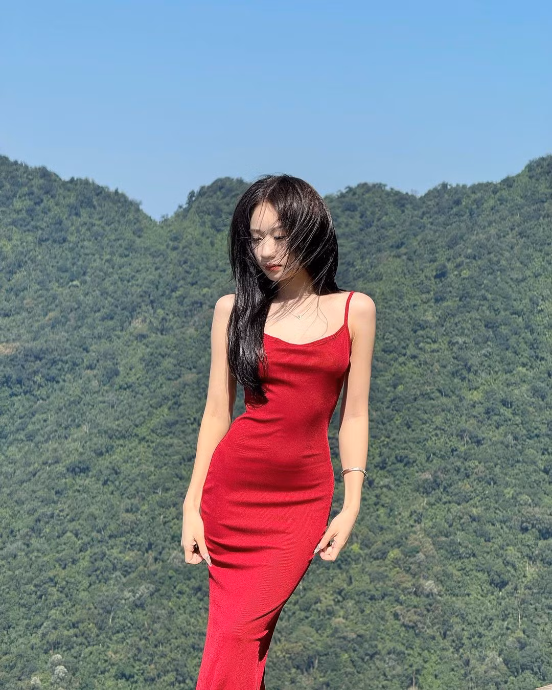 Cô nàng sinh năm 2004, hiện đang có hơn 2.8 triệu người theo dõi trên Tiktok, hơn 132.000 người theo dõi trên Instagram.