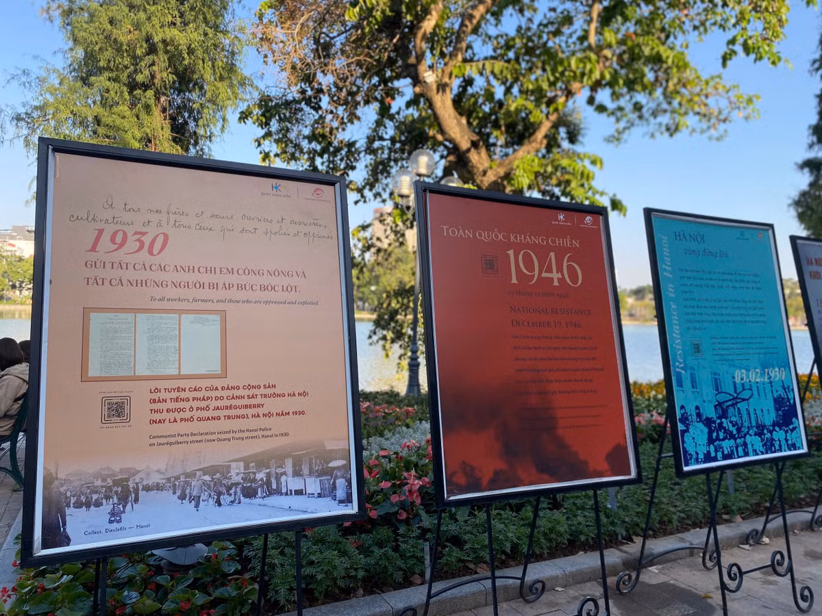 Những địa điểm công cộng, nhiều người dân qua lại cũng xuất hiện các hình ảnh ghi lại lịch sử về mốc son chói lọi trong lịch sử dân tộc.