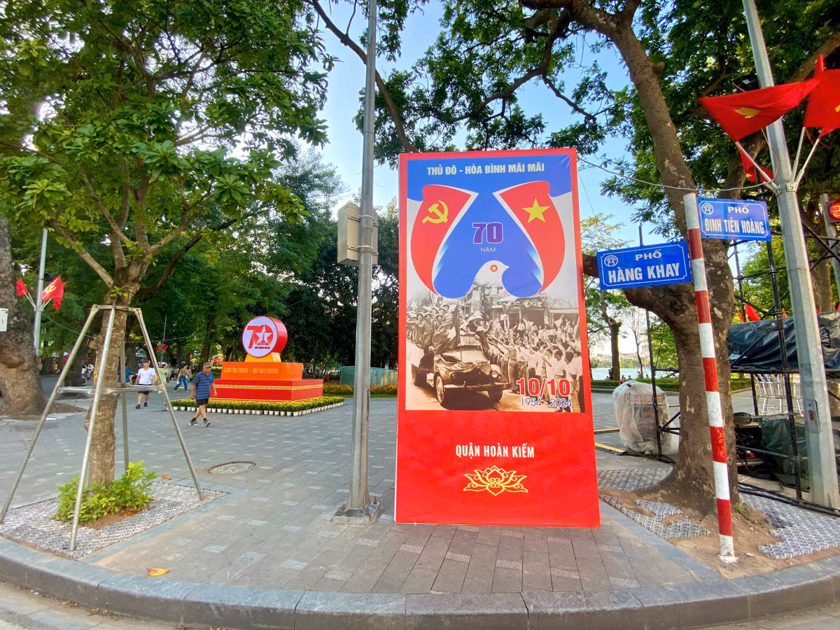 Một góc phố Hàng Khay giao Đinh Tiên Hoàng.