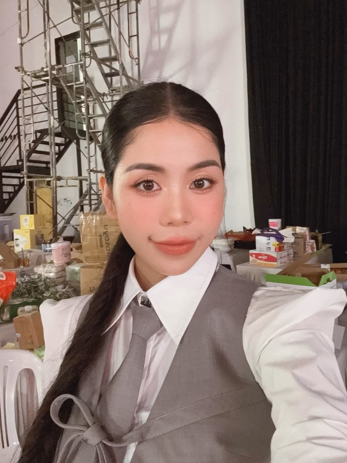 Hằng Du Mục (tên thật: Nguyễn Thị Thái Hằng, SN 1995) đến từ Cá Mau. Cô là nhà sáng tạo nội dung trên nền tảng Tiktok với hàng triệu người theo dõi. Nội dung video của Hằng Du Mục thường về cuộc sống cá nhân cùng gia đình với chồng là người Trung Quốc và các con.