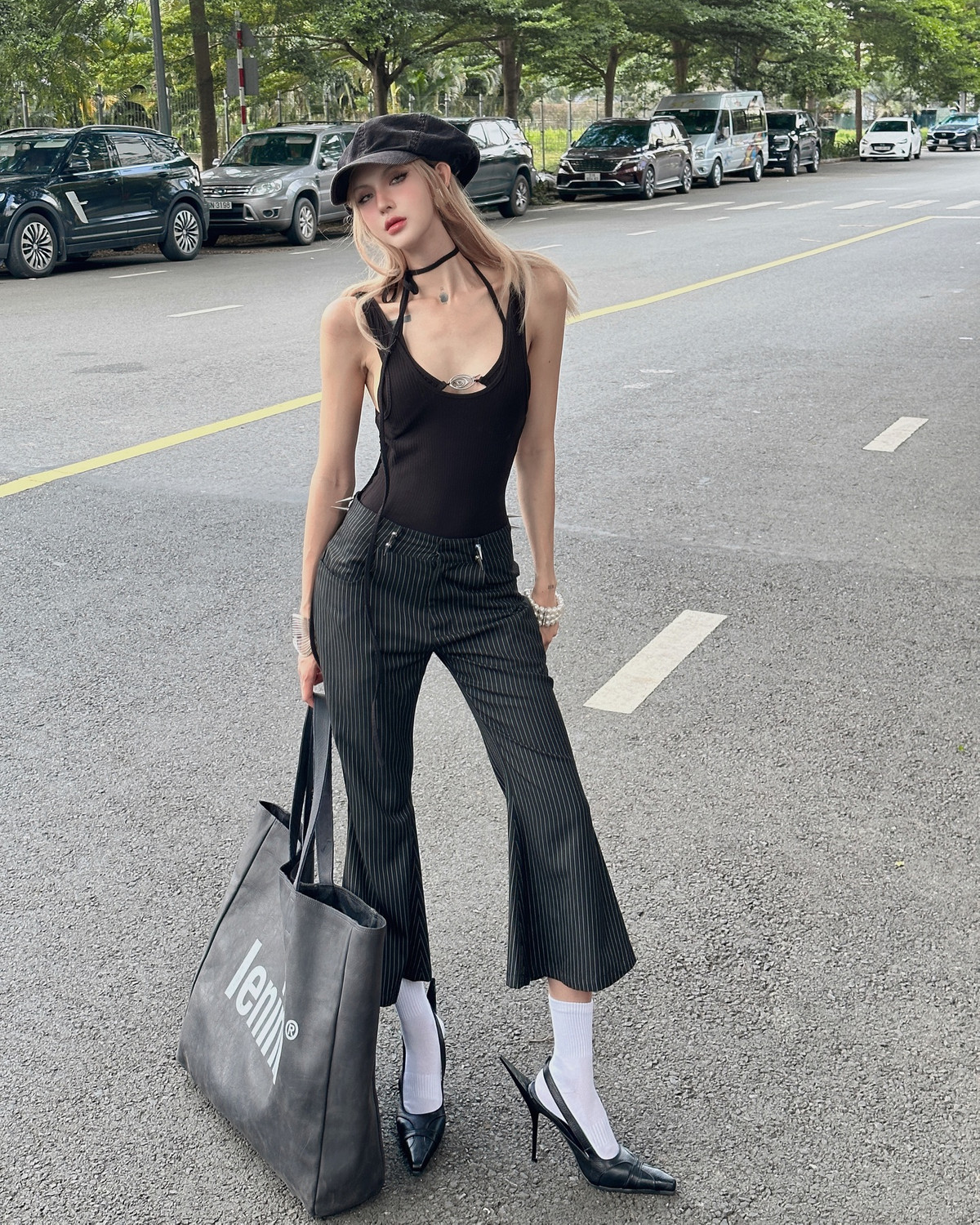 Khi biến cố xảy ra, Lâm Minh đã cạo trọc đầu như một cách để rũ bỏ những nỗi buồn trong quá khứ và làm lại mọi thứ từ đầu. Còn hiện giờ, cô đã đội tóc giả để thuận tiện cho công việc cũng như hoạt động thường ngày.