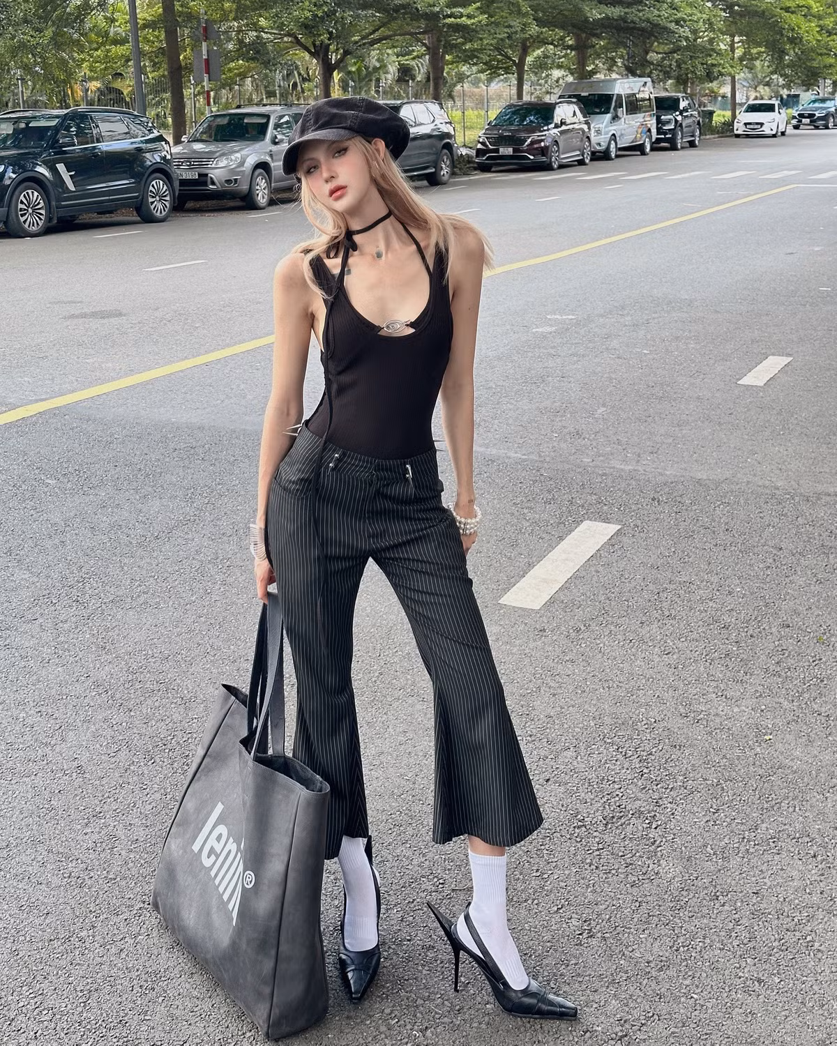 Khi biến cố xảy ra, Lâm Minh đã cạo trọc đầu như một cách để rũ bỏ những nỗi buồn trong quá khứ và làm lại mọi thứ từ đầu. Còn hiện giờ, cô đã đội tóc giả để thuận tiện cho công việc cũng như hoạt động thường ngày.