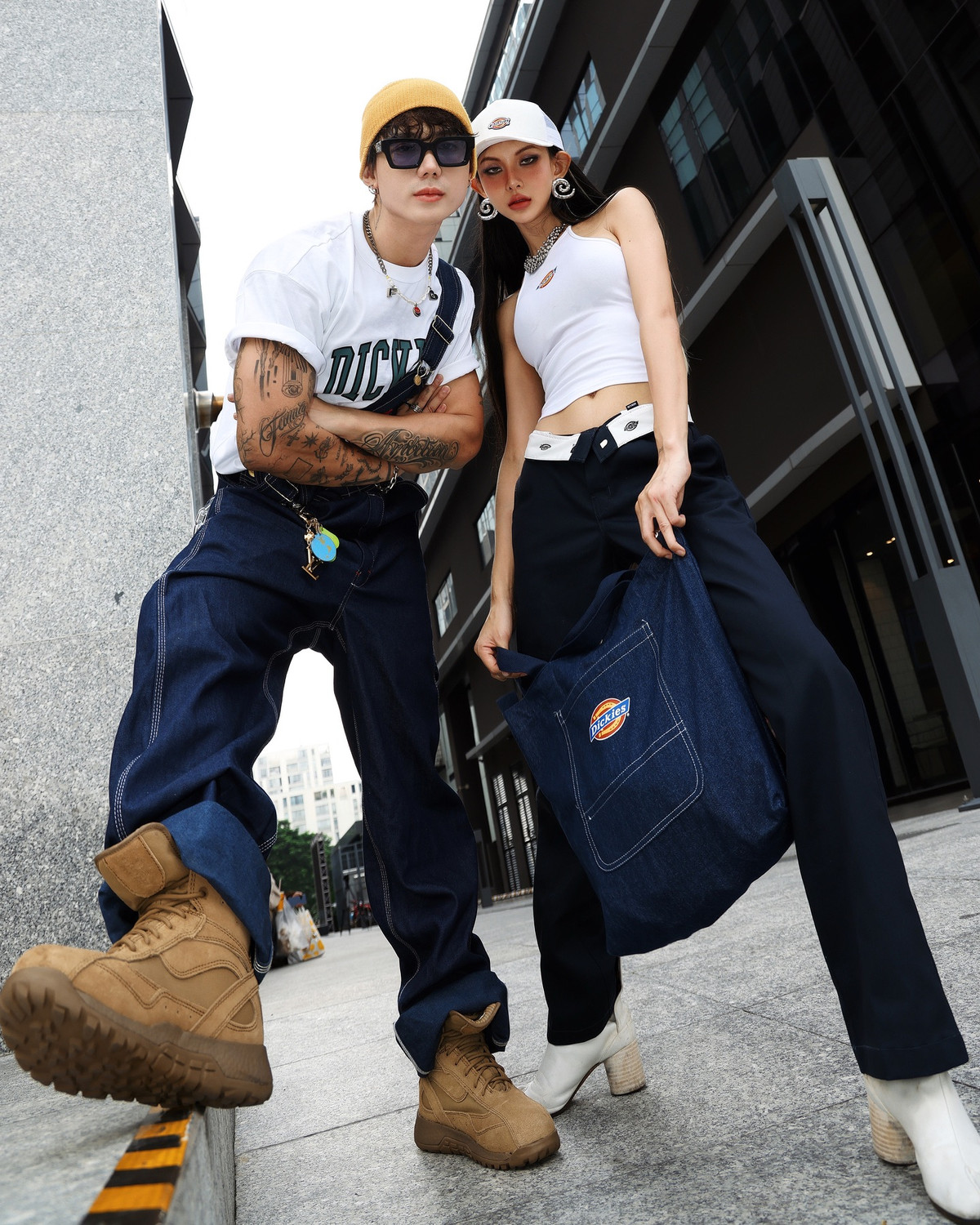 Đều làm những công việc liên quan đến nghệ thuật nên sự kết hợp của cặp đôi được nhiều người khen ngợi về thời trang.