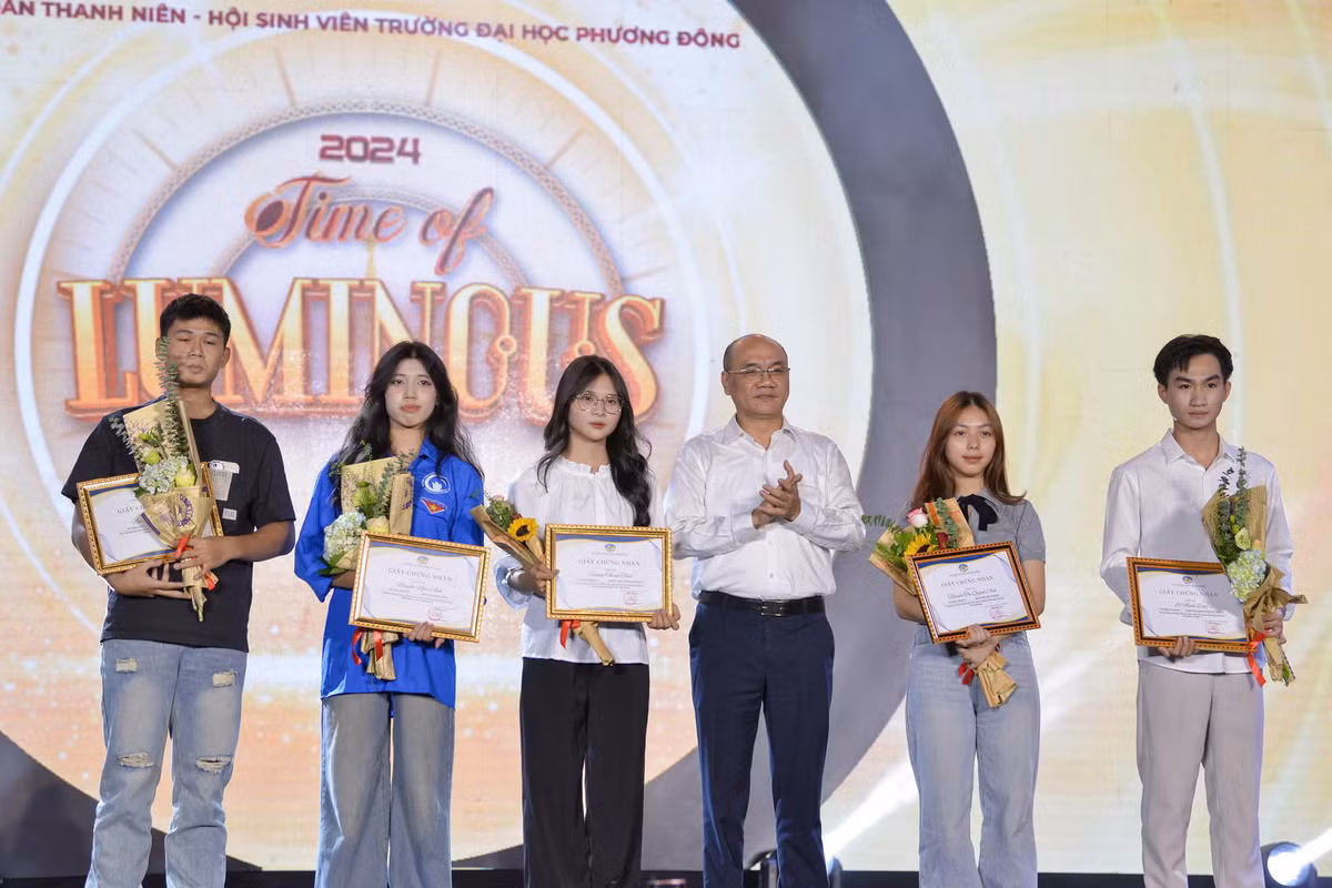 Thực hiện chương trình công tác Đoàn - Hội và phong trào thanh niên năm học 2024 - 2025, kỷ niệm 30 năm ngày thành lập Trường, Đoàn Thanh niên - Hội Sinh viên trường ĐHDL Phương Đông tổ chức đêm nhạc hội “Chào Tân Sinh viên K31 - Time of Luminous 2024”.