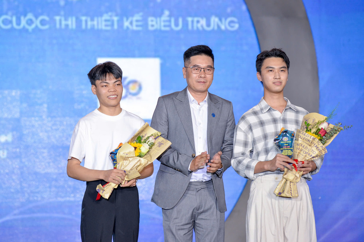 Đồng thời, chương trình cũng đã tìm ra người chiến thắng trong cuộc thi thiết kế logo kỷ niệm 30 năm Đại học Phương Đông.