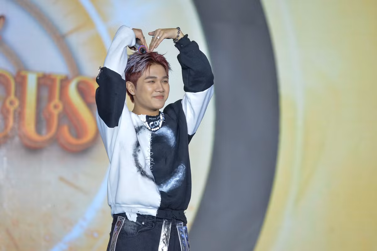 Em út của "Anh trai say hi" với phong cách biểu diễn cuốn hút đã "đốt cháy" cả hội trường.