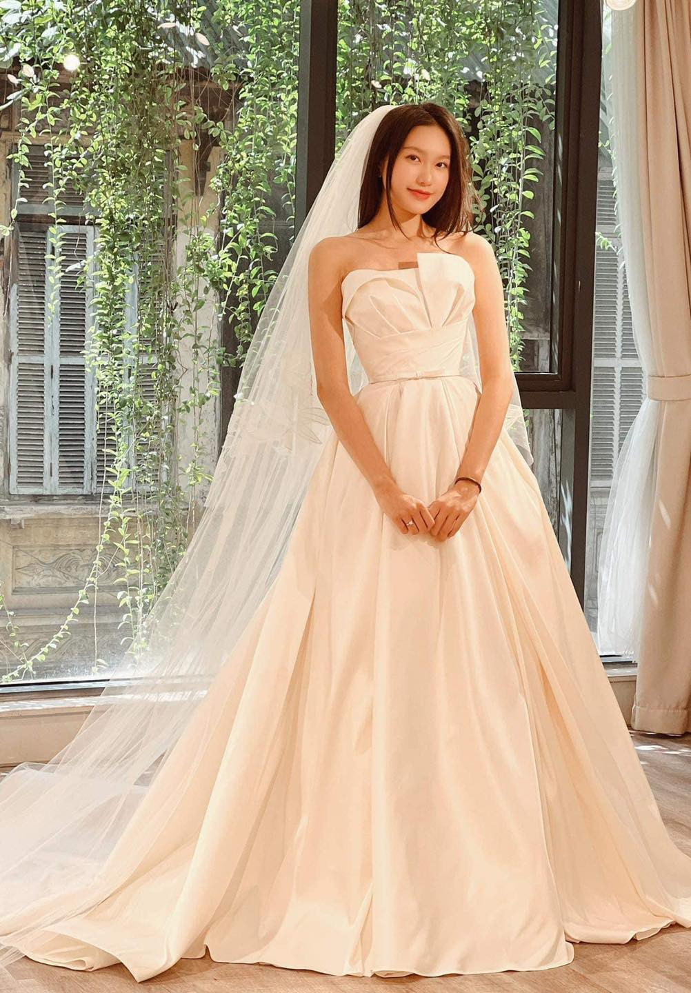 Tháng 11/2023, cả hai làm đám cưới sau 3 năm hẹn hò. Ngày chung đôi của cặp đôi từng thu hút rất nhiều người theo dõi quan tâm.