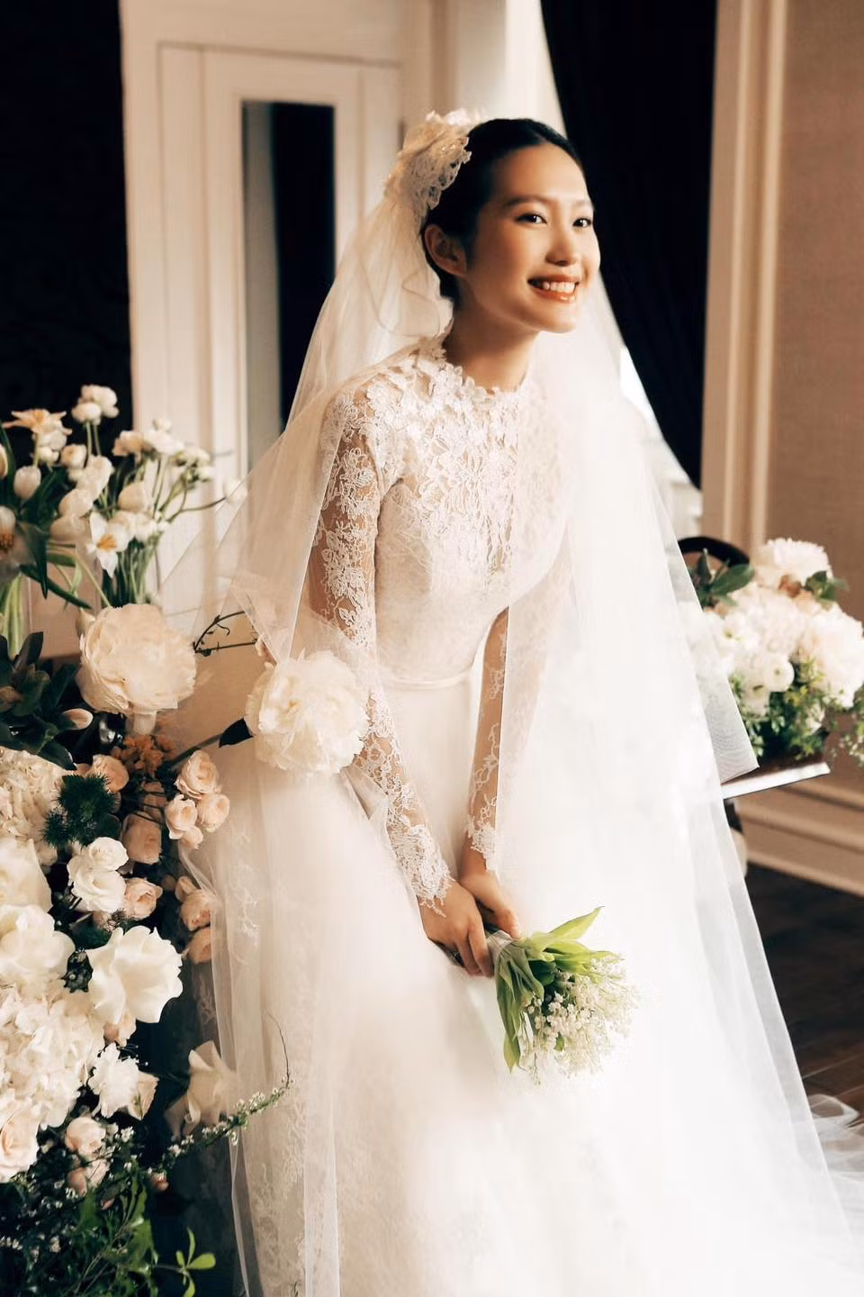 Loạt ảnh thử váy cưới chưa từng được công khai trước đó của Đoàn Văn Hậu và Doãn Hải My khiến nhiều người không ngừng xuýt xoa về nhan sắc của Doãn Hải My.