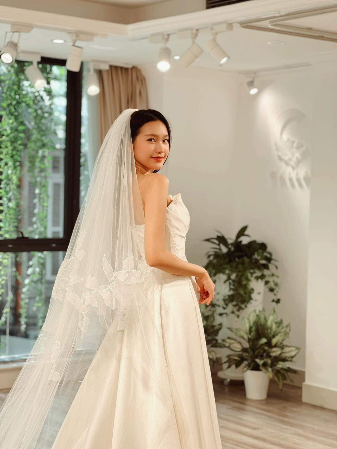 Cả 2 thường xuyên đăng tải hình ảnh gia đình nhỏ lên trang cá nhân, còn tạo cho con trai nhỏ tài khoản Instagram riêng để lưu giữ ảnh của cậu nhóc.