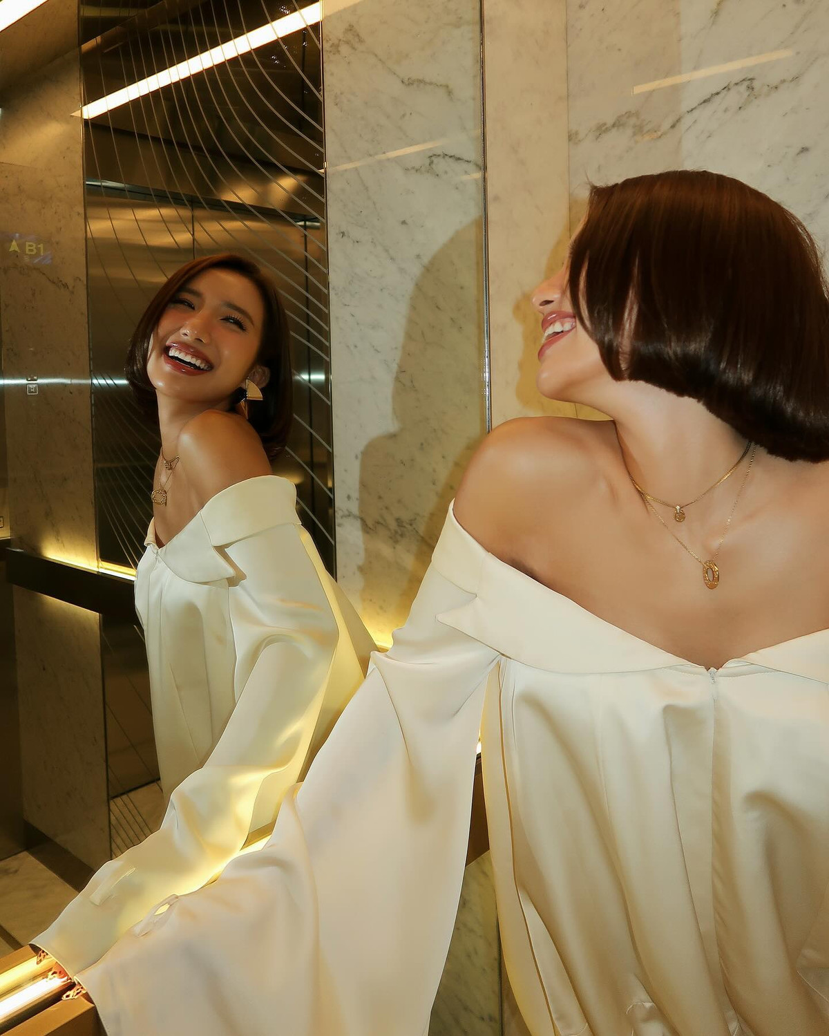 Trên trang cá nhân, cô nàng "thả xích" loạt ảnh không ngại hở bạo, khi thì diện những thiết kế ren nửa kín nửa hở, khi thì diện váy siêu ngắn, khi thì là bikini khoe trọn đường cong.