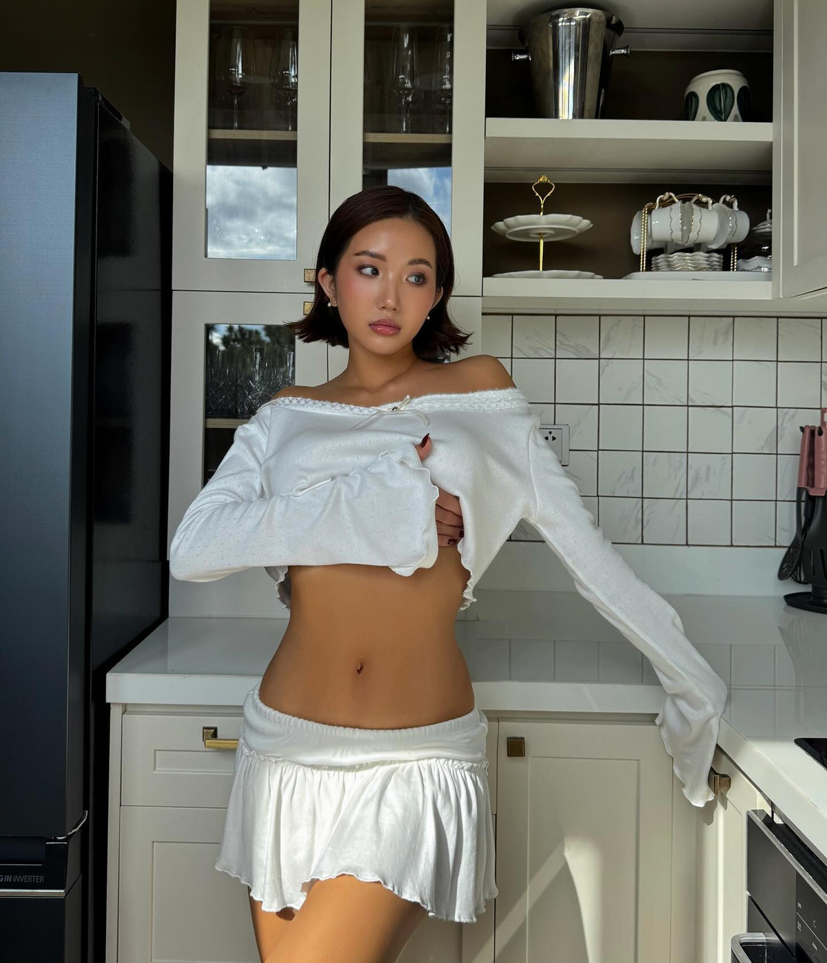 Sau khi kết hôn ở tuổi 18 với chồng thiếu gia, Huyền 2k4 không chỉ không tiết chế về phong cách ăn mặc mà ngày càng gợi cảm, quyến rũ hơn.