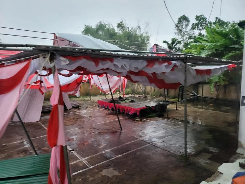 Được biết, đám cưới nói trên được chụp tại xã Điện Hòa, TX.Điện Bàn, Quảng Nam. Sau khi rạp cưới gần như bị hủy vì bão, đám cưới đã không diễn ra được như đúng dự định.