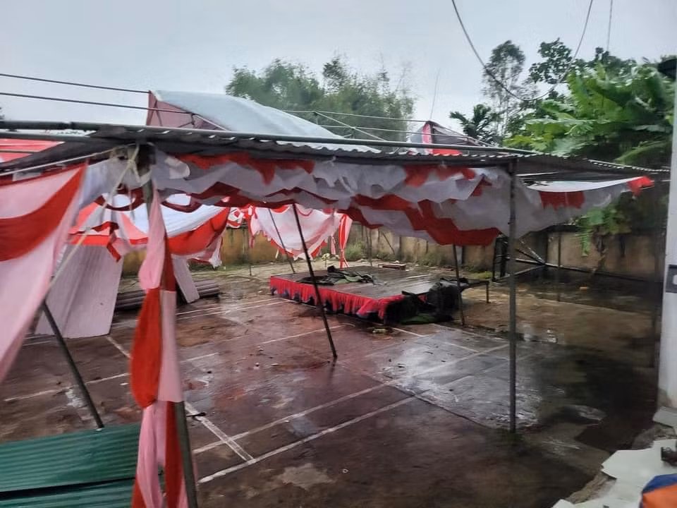 Được biết, đám cưới nói trên được chụp tại xã Điện Hòa, TX.Điện Bàn, Quảng Nam. Sau khi rạp cưới gần như bị hủy vì bão, đám cưới đã không diễn ra được như đúng dự định.