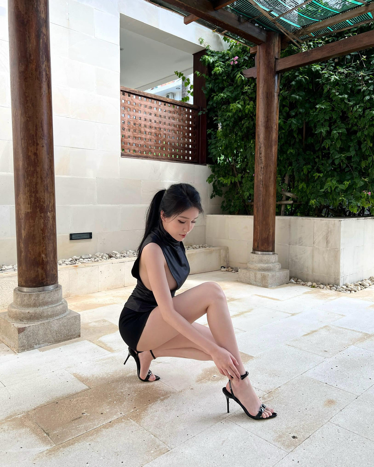 Nữ streamer Yogurt là cái tên đang được cộng đồng game rất quan tâm trong vài năm trở lại đây. Nổi lên vì xinh đẹp, gợi cảm cùng thông tin về gia thế khủng, cô nàng thường được fan gọi với cái tên streamer "phú bà". (Ảnh: FBNV)