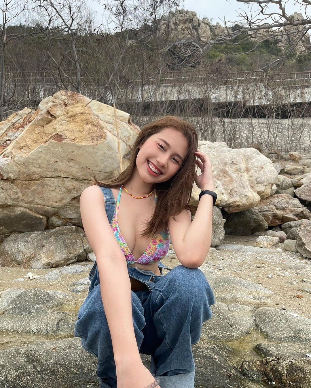 Mỹ nhân xứ Chùa Vàng sở hữu nụ cười tỏa nắng.