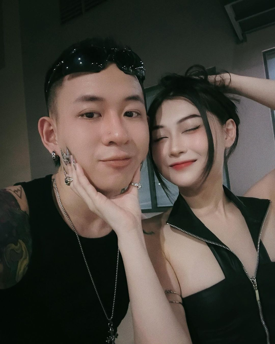 Cô nàng công khai những hình ảnh thân mật cùng bạn trai có tên LeeBoo. Được biết, anh chàng này làm công việc liên quan đến nghệ thuật. Tuy nhiên cả 2 vẫn chưa có đám cưới công khai chính thức.