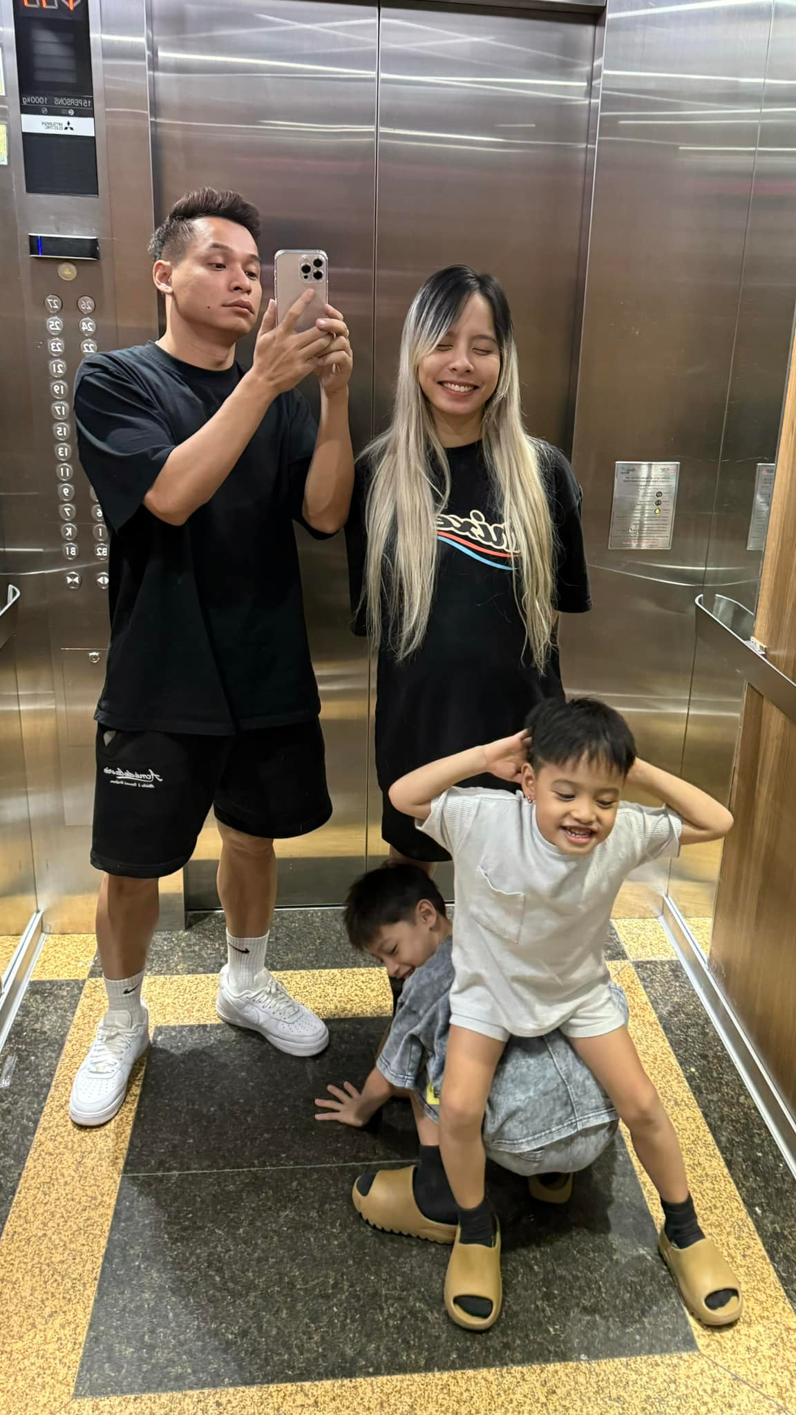 Gia đình Độ Mixi thường xuyên chia sẻ những hình ảnh hạnh phúc, quây quần.