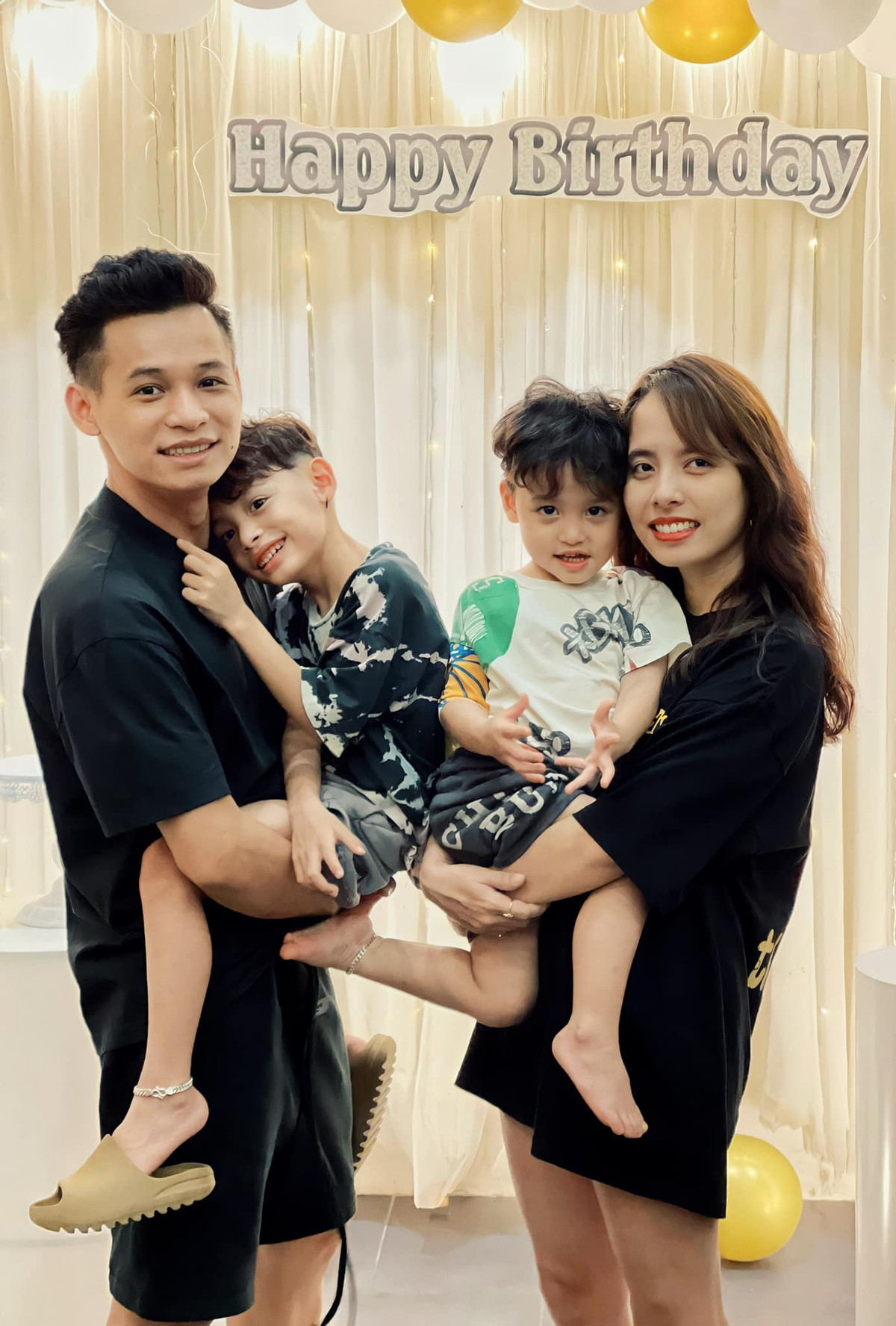 Là một streamer có tầm ảnh hưởng, có mối quan hệ rộng rãi với rất nhiều người thuộc nhiều lĩnh vực khác nhau nên hàng loạt cái tên nổi tiếng đã gửi lời chúc mừng đến gia đình Độ Mixi.