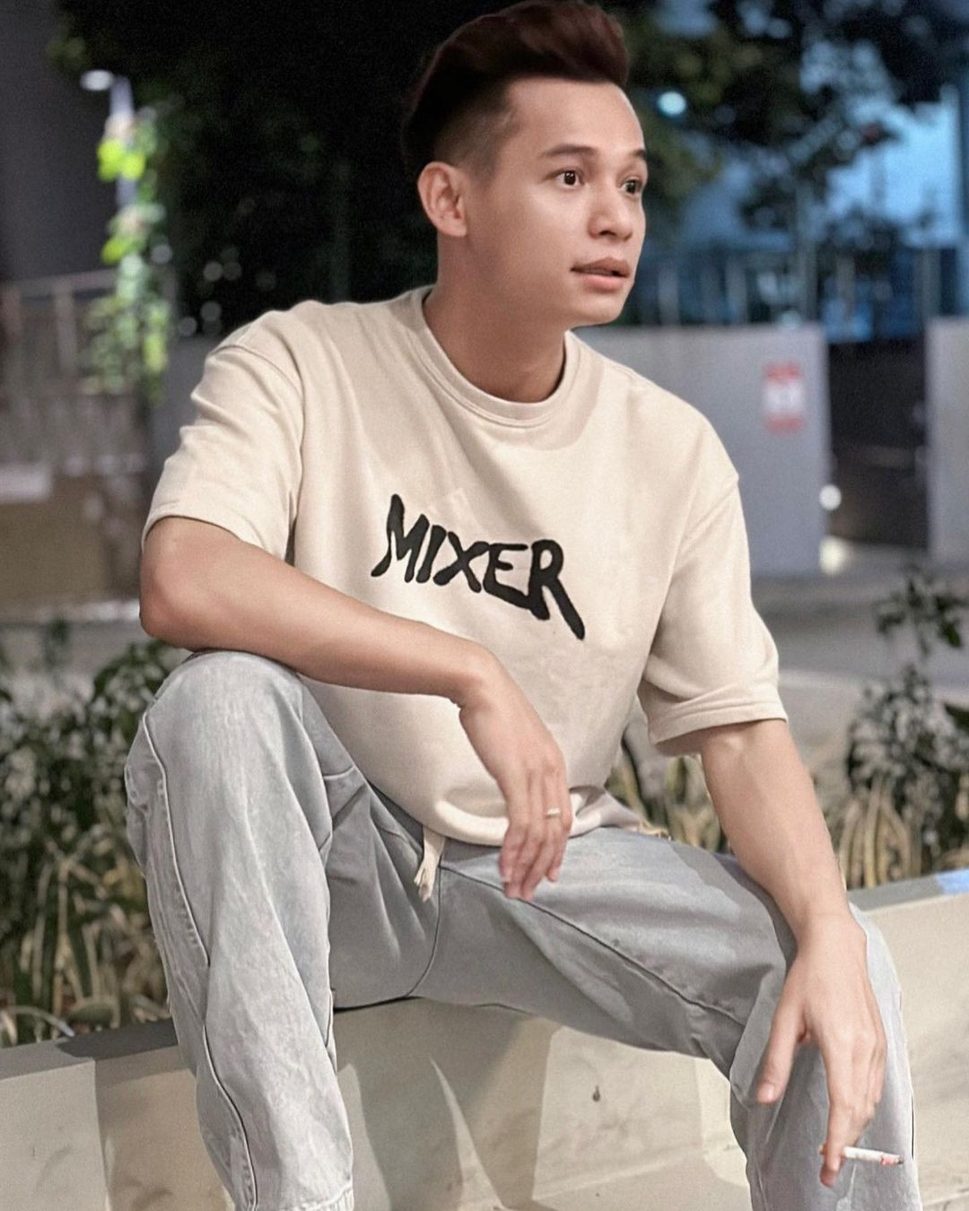 Độ Mixi (tên thật là Phùng Thanh Độ, sinh năm 1989) là streamer khá quen thuộc với cư dân mạng. Cùng với Pewpew, ViruSs và Xemesis, anh chàng là thành viên “Tứ hoàng streamer”.