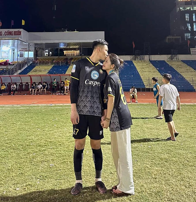 Cô nàng sinh năm 1999, lớn hơn Xuân Hoàng 1 tuổi. Trước đó, cặp đôi đã có gần 1 năm hẹn hò âm thầm.