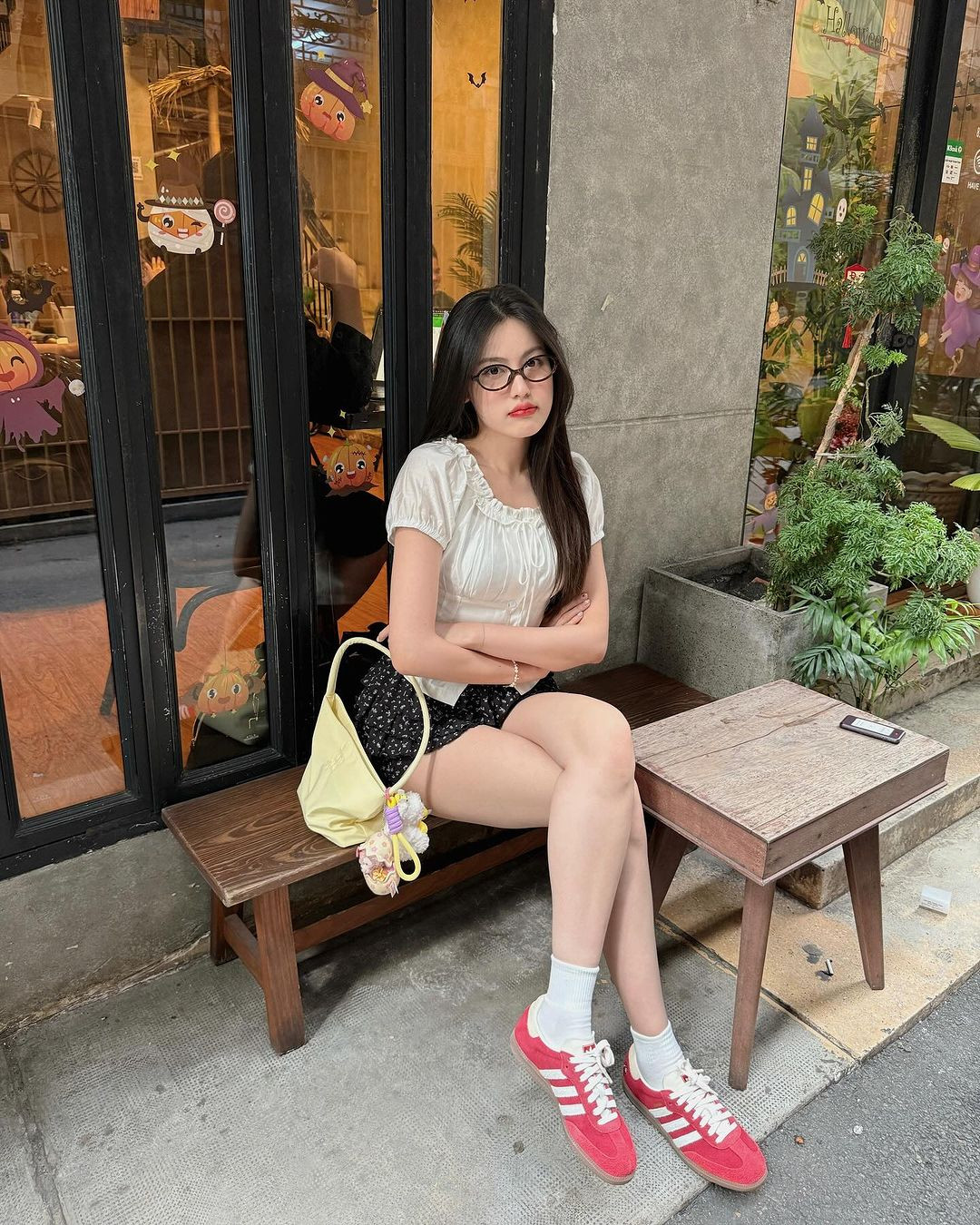 Tuy Mỹ Hàn và HIEUTHUHAI chưa hề công khai chuyện hẹn hò tuy nhiên cả 2 thường để lộ nhiều "hint". Nàng thường xuyên khoe tin nhắn tình tứ cùng quà được người yêu tặng, còn chàng thì lặng lẽ cười ngại khi được người khác trêu đùa hay nhắc về bạn gái.