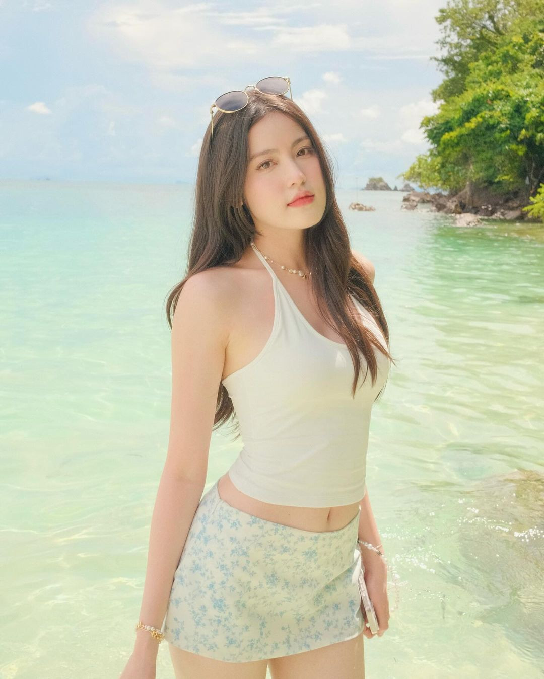 Trong khi đó, Mỹ Hàn được nhận xét cực kỳ xứng đôi với chàng rapper khi có nhan sắc "không phải dạng vừa" cùng gia thế giàu có nên theo học trường quốc tế có học phí lên tới 600 triệu mỗi năm.