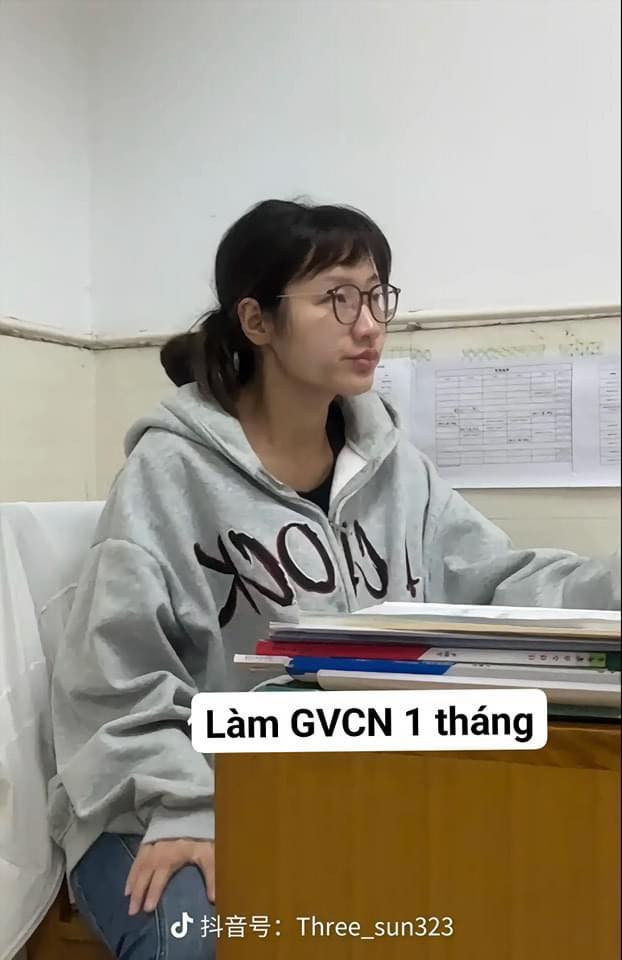 Và đây là hình ảnh cô nàng sau khi làm giáo viên chủ nhiệm 1 tháng, hoàn toàn khác hẳn so với lúc còn là sinh viên sư phạm. (Ảnh: Facebook)