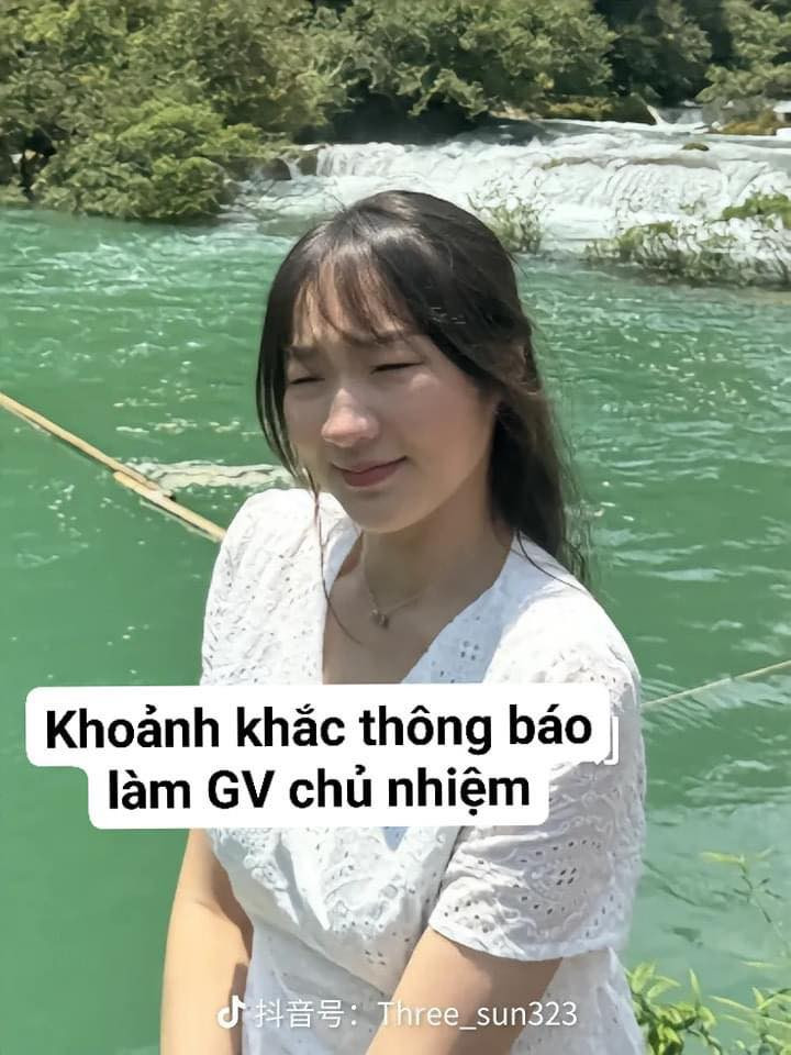 Khoảnh khắc thông báo làm giáo viên chủ nhiệm, dường như biết trước "giông tố" sắp ập đến nên dung nhan cô nàng đã thay đổi ít nhiều.