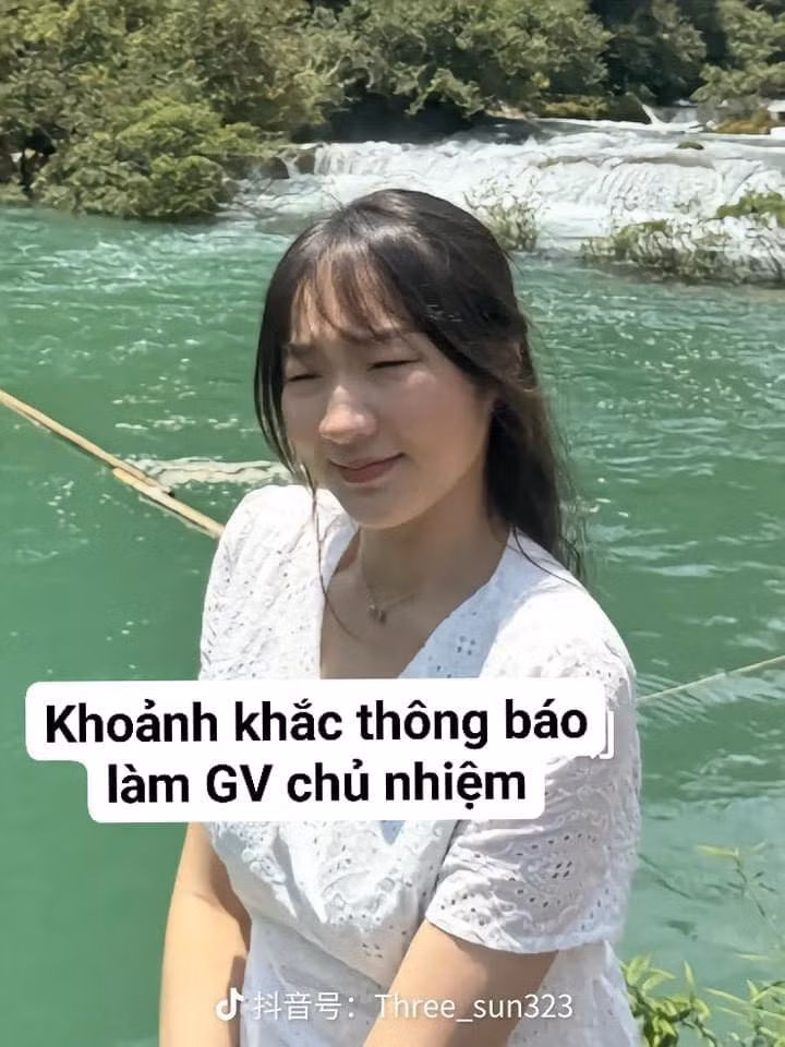 Khoảnh khắc thông báo làm giáo viên chủ nhiệm, dường như biết trước "giông tố" sắp ập đến nên dung nhan cô nàng đã thay đổi ít nhiều.