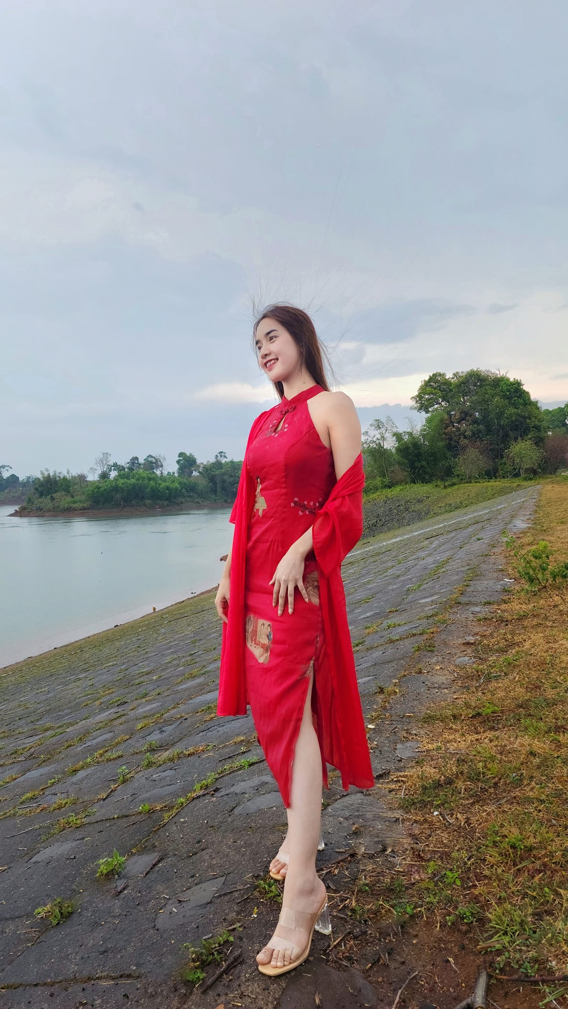 Cô từng được cư dân mạng hâm mộ gọi bằng cái tên thân thương "Sơn nữ Bana xinh đẹp" vì nụ cười rạng rỡ và năng lượng tích cực luôn tràn ngập.