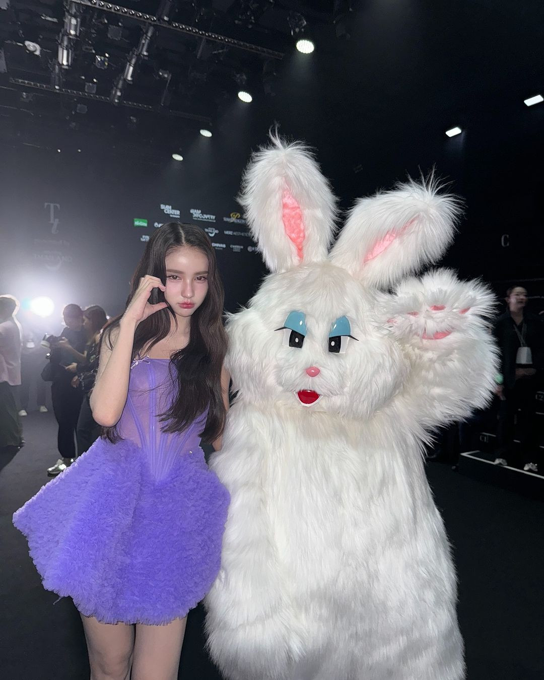 Dù ở bất kì góc chụp nào, chụp chính diện hay chụp góc nghiêng, ảnh chụp mẫu hay 1 bức hình vô tình, cô nàng đều khoe trọn nhan sắc không góc chết.