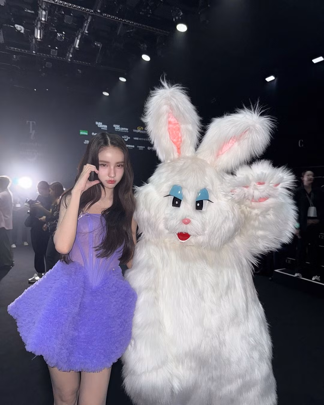 Dù ở bất kì góc chụp nào, chụp chính diện hay chụp góc nghiêng, ảnh chụp mẫu hay 1 bức hình vô tình, cô nàng đều khoe trọn nhan sắc không góc chết.