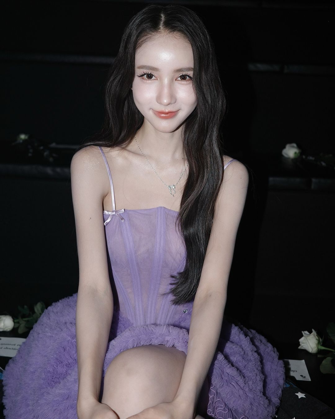 Trong loạt ảnh mới đăng tải, cô nàng khoe loạt ảnh với nhiều góc chụp, nhiều phong cách khác nhau.