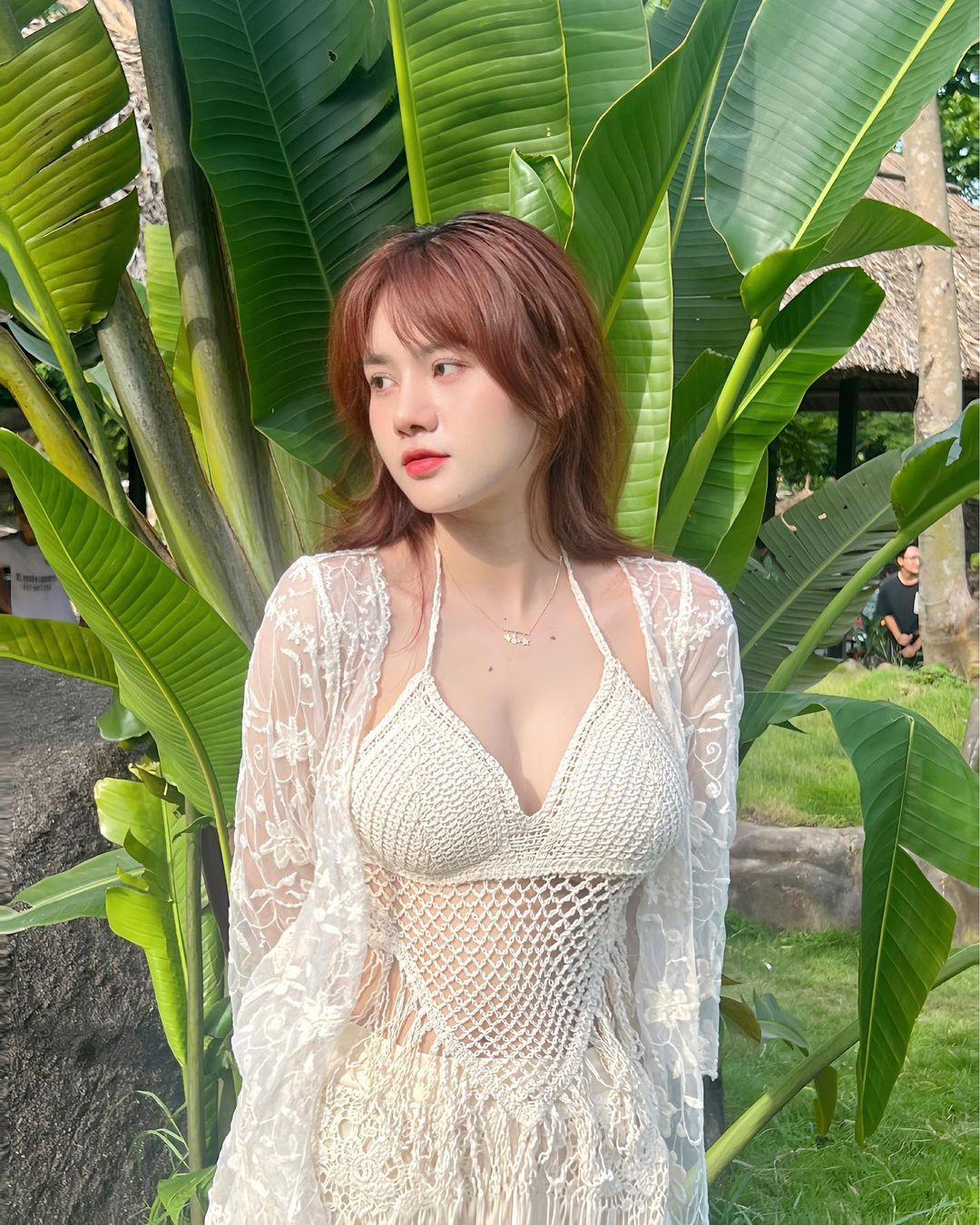 Sau khi tháo niềng cũng như có sự chăm chút về ngoại hình nhiều hơn, cô nàng bắt đầu nhận về những lời khen về sự thăng hạng nhan sắc.