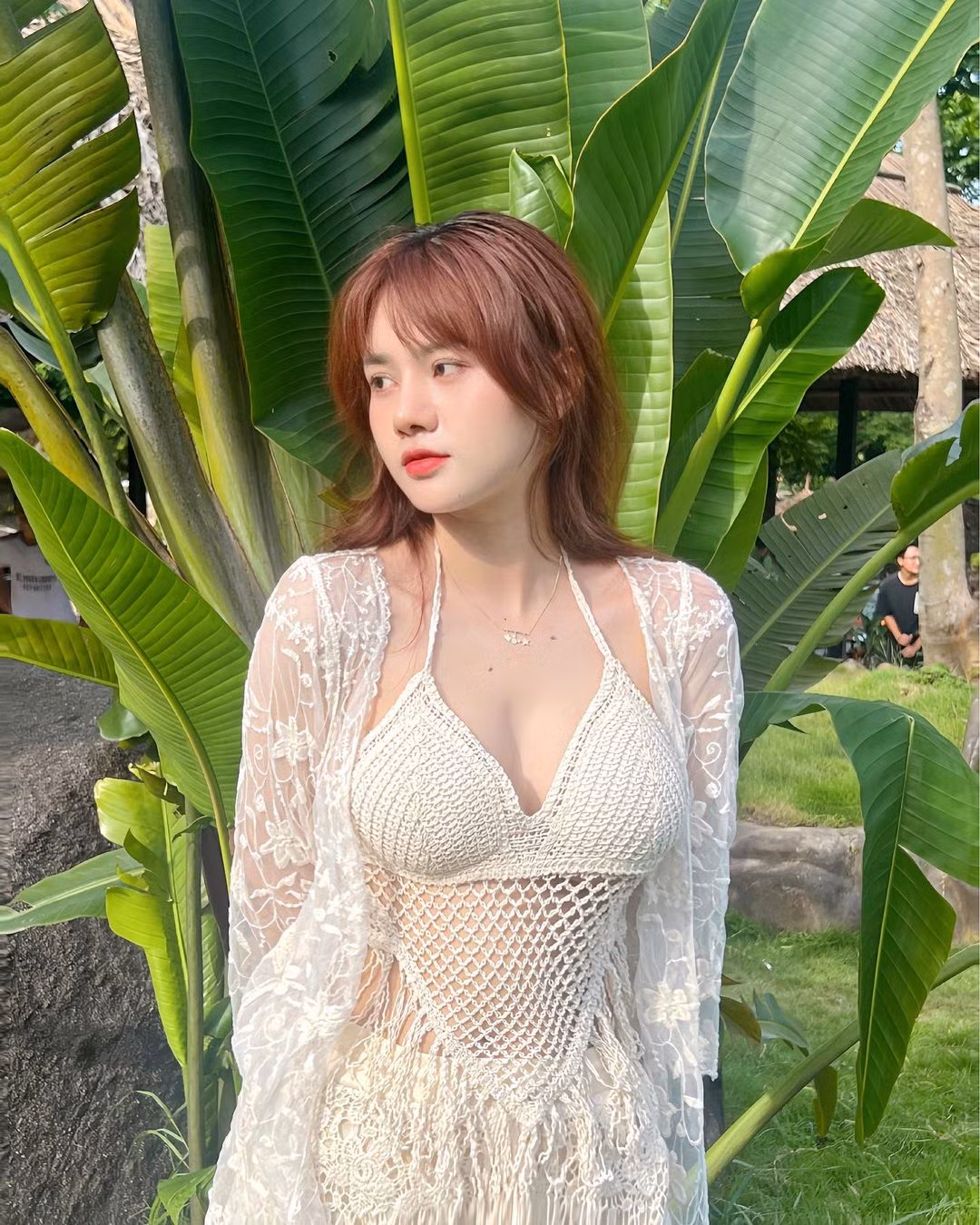 Sau khi tháo niềng cũng như có sự chăm chút về ngoại hình nhiều hơn, cô nàng bắt đầu nhận về những lời khen về sự thăng hạng nhan sắc.